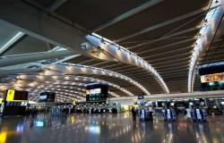 إعادة فتح مبنى للركاب في مطار هيثرو البريطاني ترقبا لزيادة في أعداد المسافرين