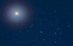 ظاهرة فلكية نادرة.. القمر يقترن بنجوم الثريا السبع غدًا الثلاثاء بسماء الوطن العربي
