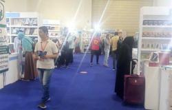 قبل الختام بيومين.. توافد العشرات إلى معرض القاهرة الدولي للكتاب (صور)