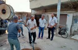 رئيس مدينة دسوق يتابع إصلاح خط صرف صحي بمدينة دسوق