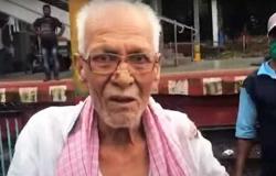 إنقاذ عجوز من الموت دهسا أسفل عجلات القطار (فيديو)