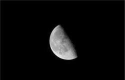 فلكية جدة: إشراق القمر في طور التربيع الأخير يزيِّن السماء هذه الليلة