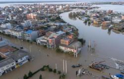 فيضانات عارمة تقتل 8 إيرانيين شمال البلاد