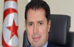 النيابة التونسية تمنع 12 شخصا بينهم وزير الصناعة السابق من السفر