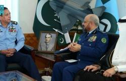 "الرويلي" ورئيس الأركان الباكستاني يبحثان التعاون العسكري والاستراتيجي بين السعودية وباكستان