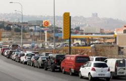 الحكومة اللبنانية ترفع أسعار الوقود وتتحمل تكلفة دعمه
