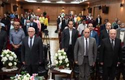 محافظ بورسعيد لمستثمريها : لن يعمر مصر إلا المصريين