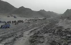 لقطات تظهر آلاف النازحين الأفغان عبر الصحراء