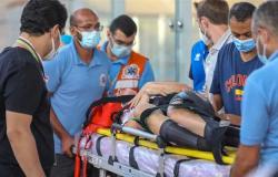 أشرف صبحي يتابع سير بطولة العالم للدرجات بعد الحادث