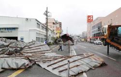 7 آلاف أسرة بدون كهرباء وإصابة 6 أشخاص .. إعصار تشانتو يضرب وسط وشرق اليابان