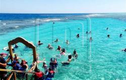 إقبال سياحي على «السنوركلينج» لمشاهدة الشعاب المرجانية والأسماك بالبحر الأحمر (صور)
