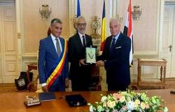 محافظ جنوب سيناء يكرم سفير مصر في رومانيا