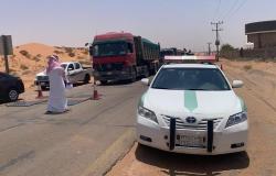 طُرق شمال الرياض تصارع للبقاء.. إتلاف ودمار تحت عجلات "شاحنات نقل الرمال" بشقراء