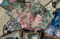ضَبْط أكثر من 10 آلاف قطعة من الأنواط والرُّتَب والشعارات العسكرية المخالفة في مستودع بالدرعية