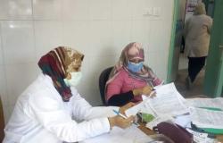 الكشف على ١١٤٠ حالة في قافلة طبية مجانية بقرية أبو دياب بقنا