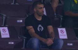 "حمدالله " يساند النصر أمام الشباب من المدرجات