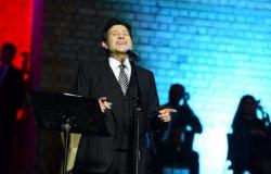 هاني شاكر يفاجئ جمهوره في الأوبرا ويغني ما يطلبه المستمعون