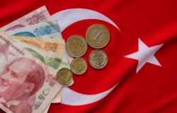 الليرة التركية تهبط لمستوى قياسي منخفض جديد أمام الدولار الأمريكي