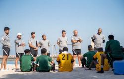 بعثة "الأخضر" لكرة القدم الشاطئية تصل الكويت وتبدأ تدريباتها في مقر المعسكر