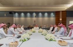 رئيس اتحاد القدم يجتمع بالأعضاء السعوديين في لجان الاتحاد الآسيوي