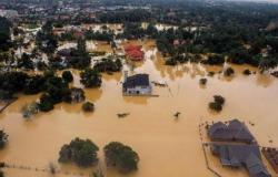 14 قتيلا بعد فيضانات ماليزيا
