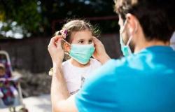 طبيب أطفال يحذر: أمراض مزمنة نتيجة عدوى الطفل بـ«أوميكرون»