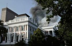 حريق في مقر البرلمان بجنوب إفريقيا
