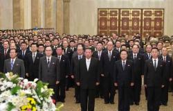 الزعيم الكوري الشمالي يزور ضريح جده ووالده الراحلين في أول نشاط للعام الجديد