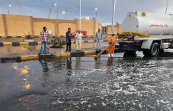 طوارئ في سفاجا لإزالة وشفط مياه الأمطار