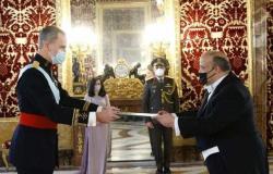 سفير مصر في مدريد يقدم أوراق اعتماده إلى ملك إسبانيا