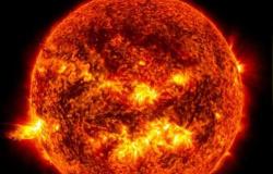 «الأكثر تفصيلًا حتى الآن».. البحوث الفلكية تنشر صورة مذهلة للشمس