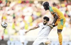 هل ثنائي منتخب مصر مهدد بالإيقاف في كأس أمم أفريقيا ؟ ..تعرف على لائحة «كاف»