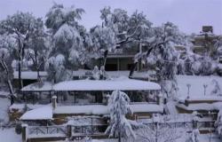 العاصفة ياسمين تضرب لبنان والأرصاد تحذر من الثلوج على ارتفاع 800 متر (صور وفيديو)