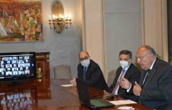 وزير الخارجية يطالب سفراء مصر بالخارج بحشد الزخم اللازم لمؤتمر Cop27