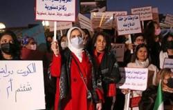 نساء كويتيات يتصدين لقمع حرياتهن الفردية بعد منع فعالية "يوغا"