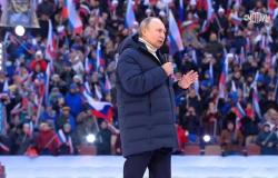 ‏التلفزيون الروسي يقطع فجأة كلمة لبوتين في ملعب مزدحم بموسكو