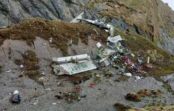 انتشال 21 جثة في حطام طائرة النيبال