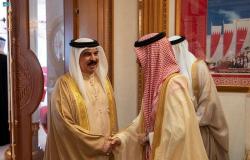 ملك البحرين يستقبل وزير الخارجية السعودي