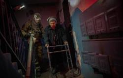 أوكرانيا تستعد للهجمات  والغرب يتطلع إلى المساعدات الإنسانية