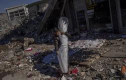 انتشار فيديو وداع لمراهق نجا من زلزال تركيا وسوريا