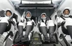 رائدا الفضاء السعوديان يستقران في المركبة استعداداً للانطلاق للفضاء