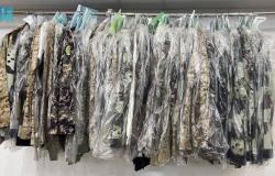 700 بدلة ورتبة عسكرية بمحلات مخالفة