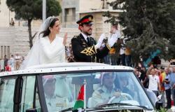 ما هو العلم الموجود على سيارة زفاف ولي العهد