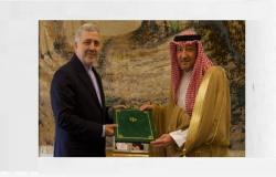 القيادة السعودية تتلقى رسالتين من رئيس إيران تتعلقان بتعزيز العلاقات الثنائية