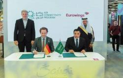 وزير السياحة يشهد توقيع اتفاقية لتعزيز الربط الجوي بين المملكة والاتحاد الأوروبي