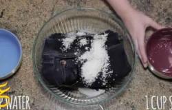  بالفيديو : وضعت الملح على البنطلون الجينز لتحل مشكلة يعانى منها الكثير من الناس!