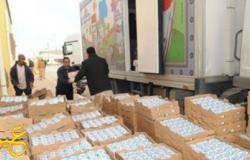 الجيش يرسل 5 حاويات مساعدات للمصريين العالقين على حدود ليبيا وتونس