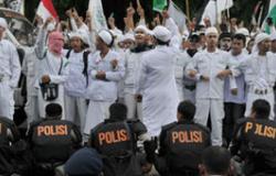 عمال اندونيسيون يحتجون أمام قنصلية بلادهم فى السعودية
