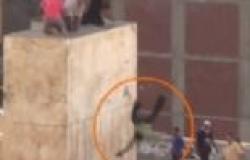 فيديو جديد يُظهر بشاعة تعامل مؤيدي مرسي مع "حمادة" ضحية سيدي جابر