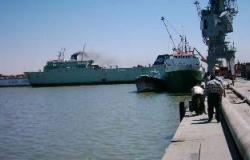 شاهد:محتجون مسلحون يقتحمون ميناء الزويتينة النفطى فى شرق ليبيا